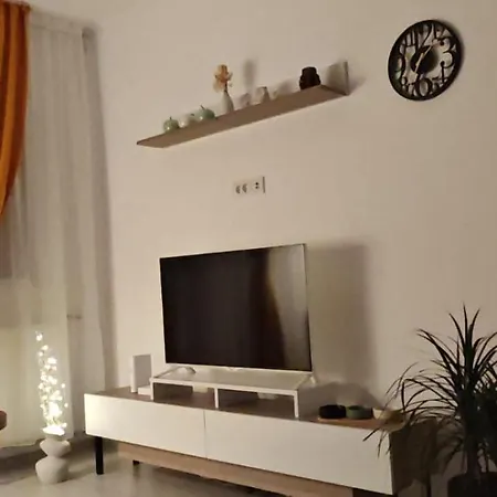 Dumi Sky Studio - Near Iancului Metro & National Arena Apartment