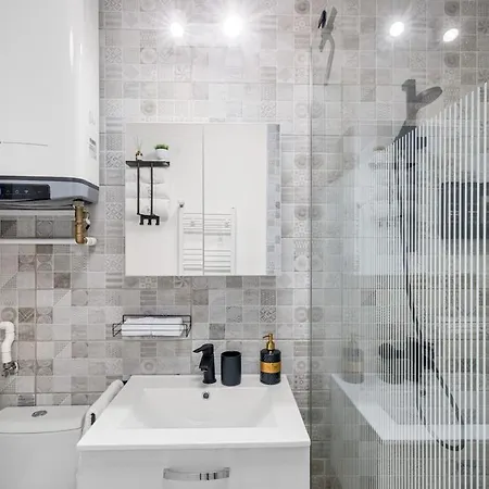 Dumi Sky Studio - Near Iancului Metro & National Arena *