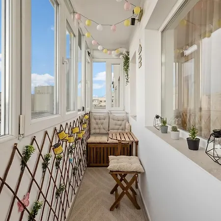 Apartment Dumi Sky Studio - Near Iancului Metro & National Arena *